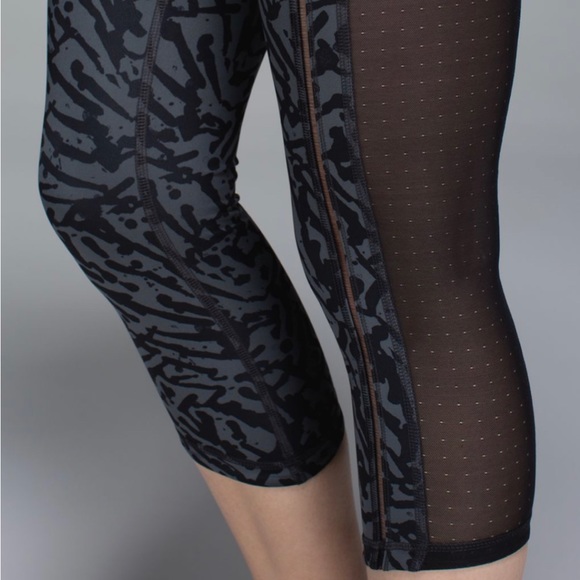 NWOT Lululemon Hot To Street Crop, Biggie Brushed Animal Coal/Black - Picture 8 of 8